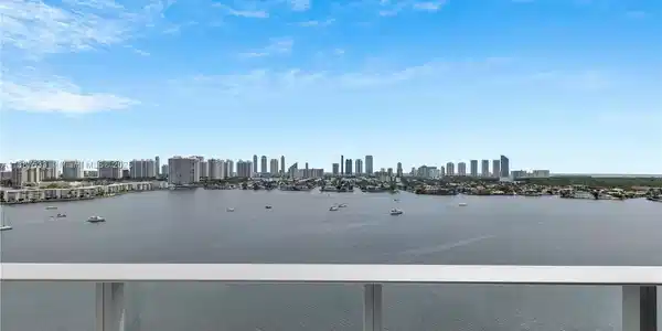 17111 Biscayne Blvd
