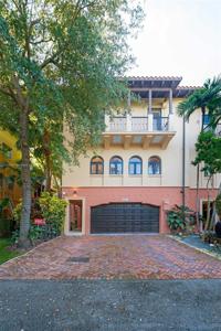 6223 Paradise Point Dr