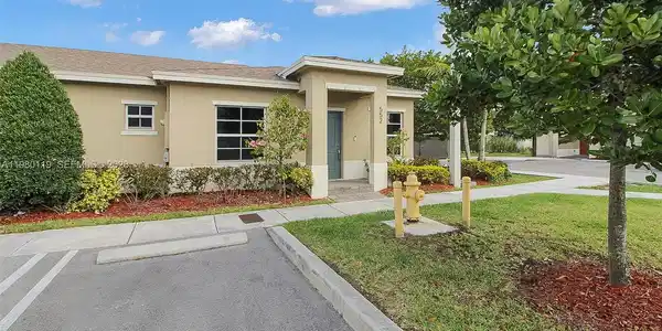 552 NE 5th Way