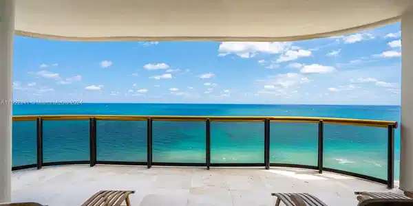 9999 Collins Ave