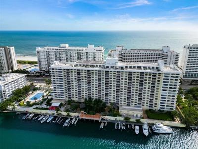 5600 Collins Ave