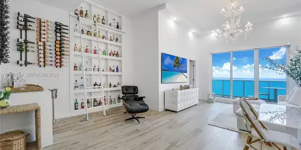 2301 Collins Ave