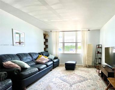 1913 S OCEAN DR