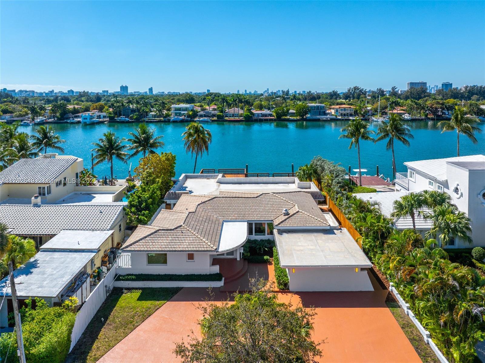 Image 4: Sprawling 12,000 SQ FT lot size  (80X150)