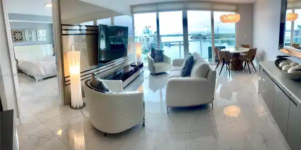 9821 E Bay Harbor Dr