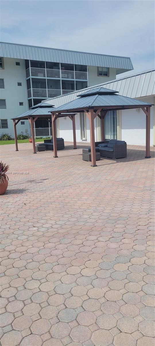 Image 4: Pool area