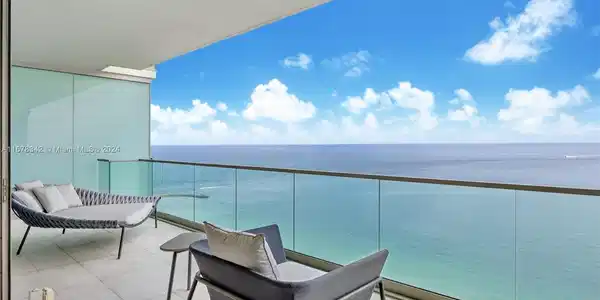 10201 Collins Ave