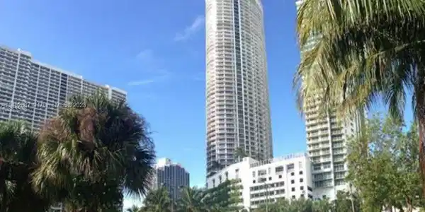 1750 N Bayshore Dr