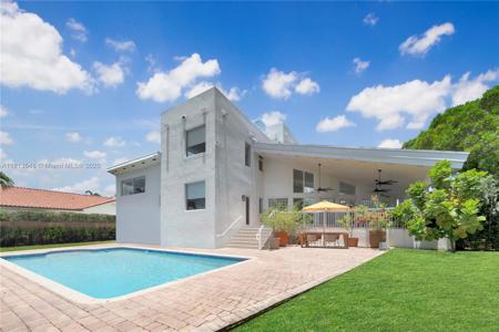 6320 Dolphin Dr