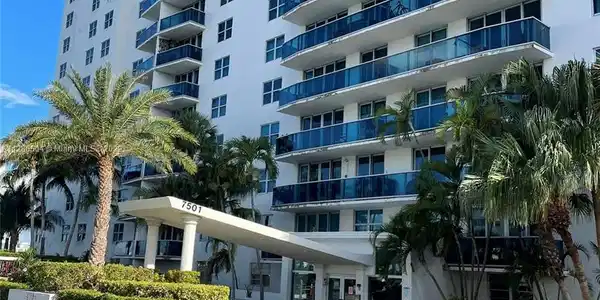 7501 E Treasure Dr Unit 3N