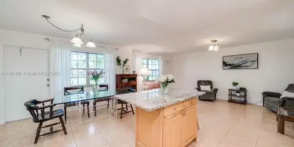 5208 NE 24th Ter