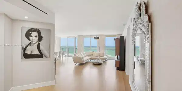 8925 Collins Ave