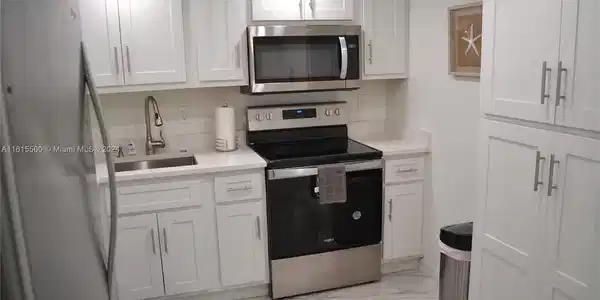 320 seaview court
