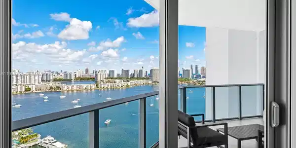 17111 Biscayne Blvd