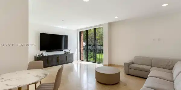 1566 NE Quayside Ter