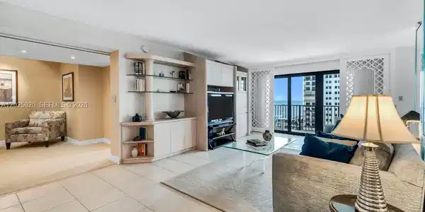 Image 2: Beach View right from your living room