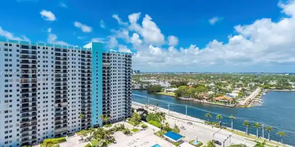Image 4: Intracoastal View from the balcony