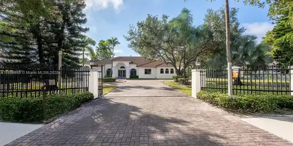 7260 SW 100th St
