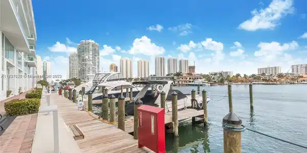 400 Sunny Isles Blvd