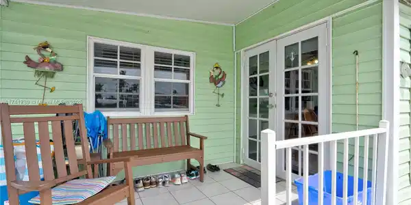 65821 Overseas Highway 98