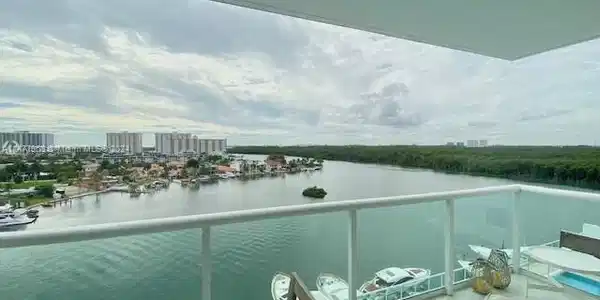 400 Sunny Isles Blvd