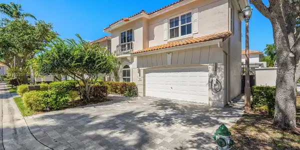 1549 Shoreline Way