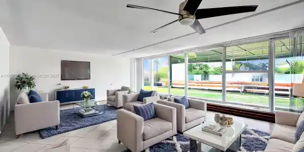 900 Bay Dr