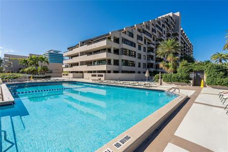 121 Crandon Blvd