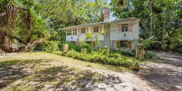 10015 Snapper Creek Rd.