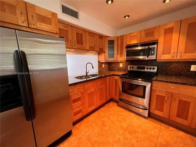 1033 Lenox Ave Unit 204