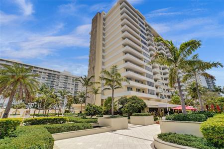 5600 Collins Ave