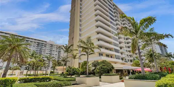 5600 Collins Ave
