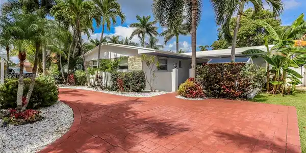 1102 N 13th Ave