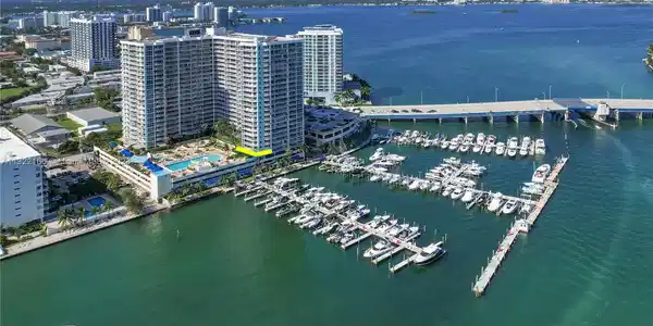7601 E Treasure Dr Unit 420