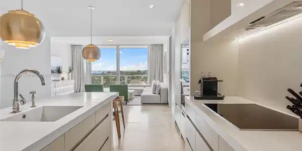 9111 Collins Ave