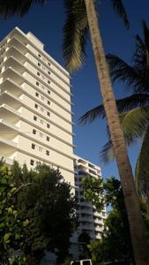 4747 Collins Ave