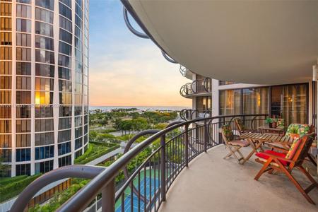 2843 S Bayshore Dr