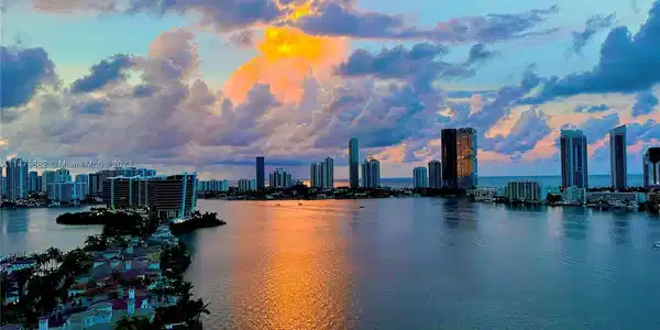 3000 Island Blvd