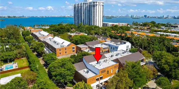 1522 NE Quayside Ter