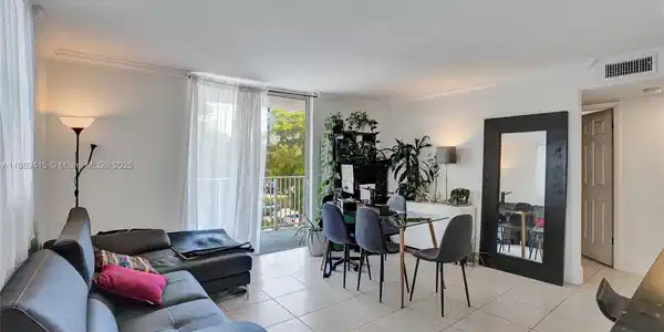 1801 S Treasure Dr