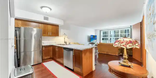 9499 Collins Ave