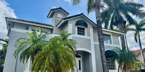 851 N 11th Ave