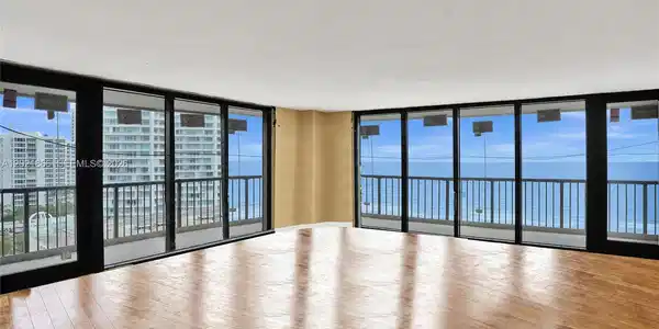 Image 3: CORNER UNIT