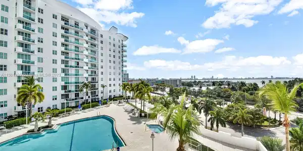7900 Harbor Island Dr Unit 823