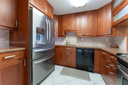 400 Leslie Dr