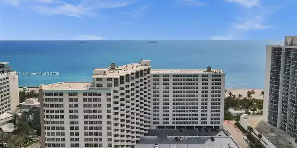 2899 Collins Ave