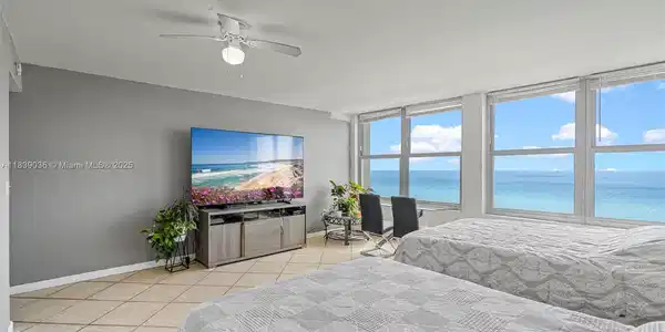 2899 Collins Ave