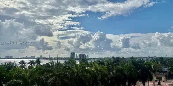 1800 N Bayshore Dr