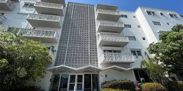 9700 E Bay Harbor Dr Unit 202