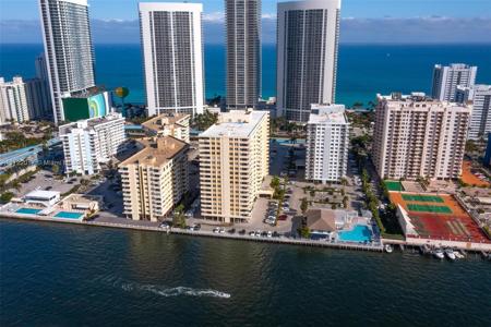 1833 S Ocean Dr
